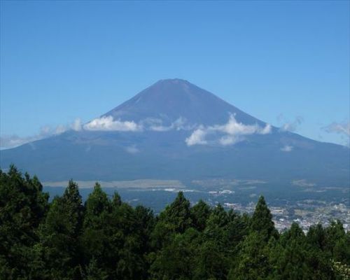 御殿場からの富士山も素晴らしいです。