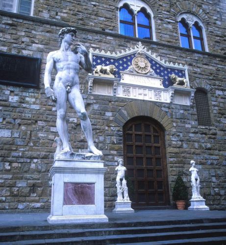 ■ 研究員ブログ135 ■ 誰かダビデにパンツを……フィレンツェの歴史地区