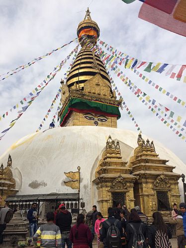世界遺産でもあるネパール最古の寺院「スワヤンブナート寺院」を楽しむ @ カトマンズ - 美味しいもの探しの海外旅行街歩き！chiyoの旅