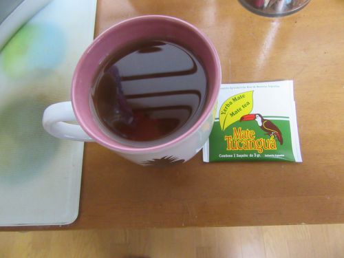 マチュピチュで買って来たマテ茶　あまりおいしく感じませんが癖になる味です