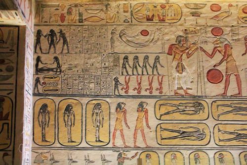 エジプト紀行　その３５　ルクソール西岸の世界遺産・王家の谷-3  ラムセス９世の墓の通路中間部分の壁画