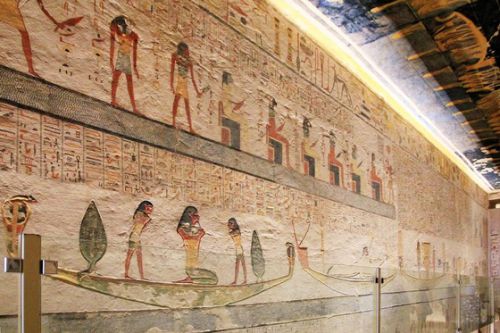 エジプト紀行　その３６　ルクソール西岸の世界遺産・王家の谷-4 ラムセス９世の墓の通路後半部と最奥の地下室の壁画