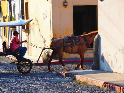  アンティグアの街角はいつまでも美しくーグアテマラの世界遺産より