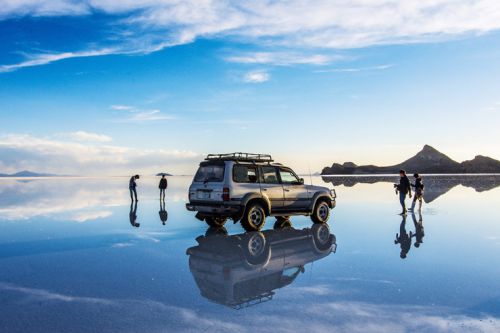 世界一の絶景と噂される『ウユニ塩湖』の幻想的な世界