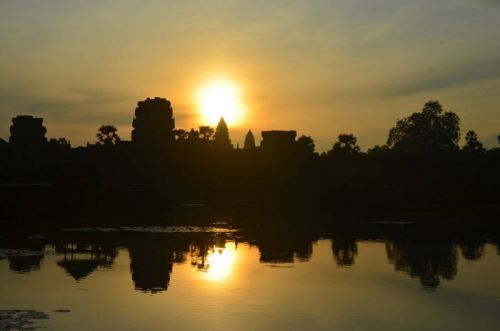アンコールワットの日の出を見る方法と時間　美しすぎる朝日に感動！！ - なんとなくバンコクに移住してみました