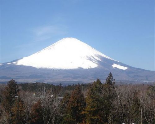 御殿場アウトレットからの富士山は綺麗です。