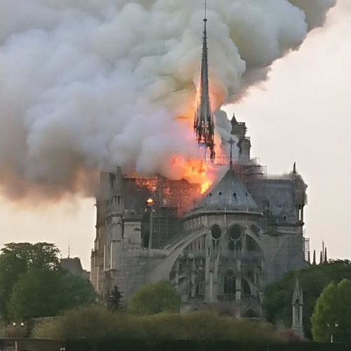 【火事情報まとめ】フランス パリの世界遺産 #ノートルダム大聖堂 で火災 現地の様子4月16日