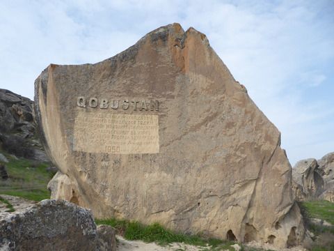 コーカサス旅行　その７　世界遺産、Gobstan Rock Art☆