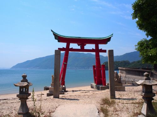 尾道にも厳島神社が！海に浮かぶ鳥居がシンボルの岩子島のパワースポット - だいたい国内ひとり旅