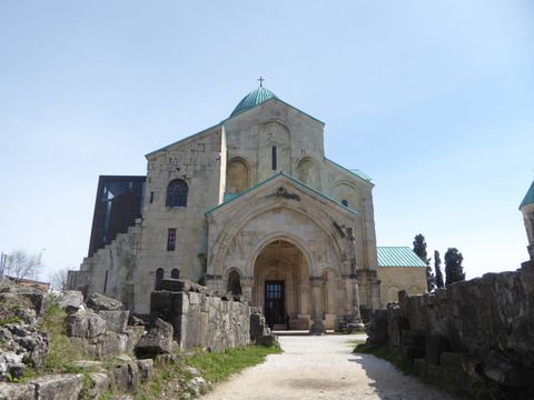 コーカサス旅行　その３６　世界遺産登録を抹消されたバクラティ大聖堂。