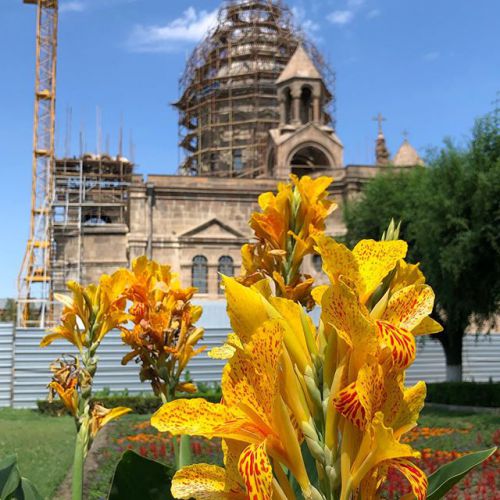 絶賛修復中の世界遺産エチミアジン大聖堂