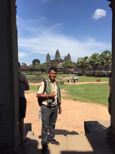 アンコール・ワットの朝日とカンボジア現地ツアー へ