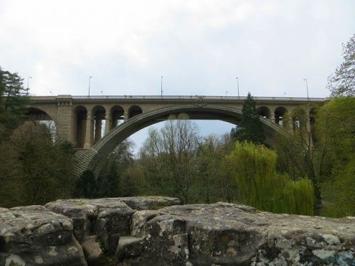 ルクセンブルク　世界遺産　ペトリュス渓谷　アドルフ橋　谷底の写真スポット発見！！