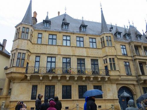 ルクセンブルク大公宮　Palais Grand-Ducal  ルクセンブルクの語源・・・とは？　世界遺産　ルクセンブルク市の旧市街と要塞群