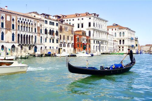 多すぎたヴェネツィアのゴンドラ - 美術と歴史の旅にでかける
