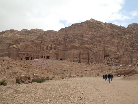 ヨルダン旅行　その１４　ペトラ遺跡の王家の墓。