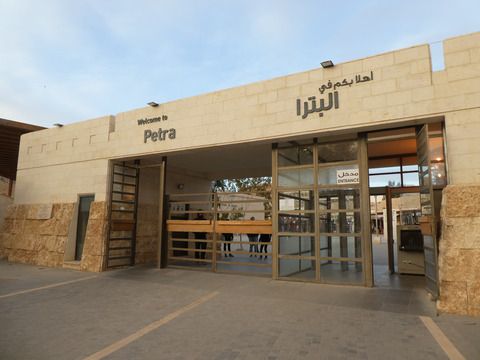ヨルダン旅行　その８　世界遺産ペトラ遺跡の最大の見どころ、エル・ハズネ☆
