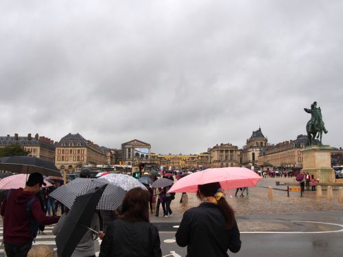 2015年フランスの旅（４）あやしい傘売りとヴェルサイユ宮殿 - 晩白柚ルポルタージュ
