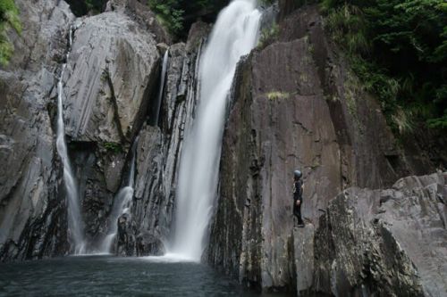 名瀑「鈴川の滝」に行ってきた！　屋久島沢登り・川遊びガイドツアー