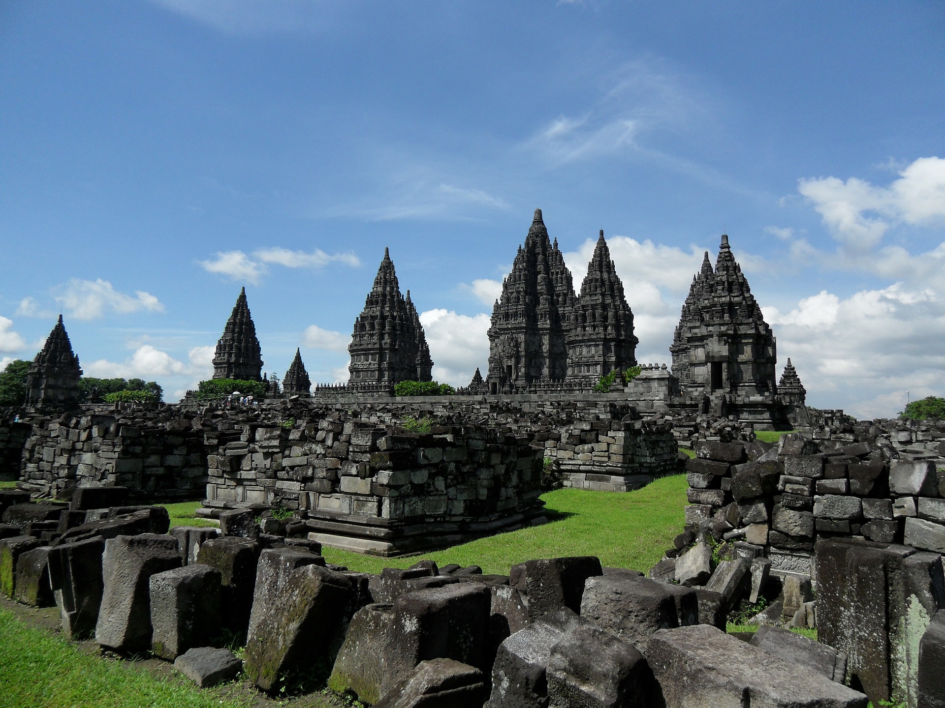 女ひとり旅でも無事にカンボジアの世界遺産プレアヴィヒア遺跡へ行ける。カンボジアは平和し...